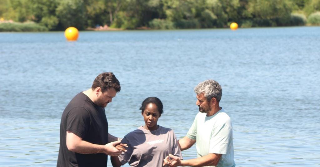 Mass Baptisms Return to Britain’s Beaches and Lakes